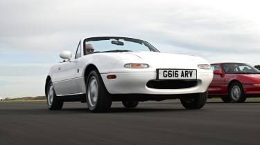 Mazda MX-5 NA - front tracking 